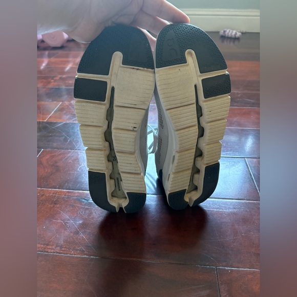 On Running Women’s Sneakers - Picture 5 of 7